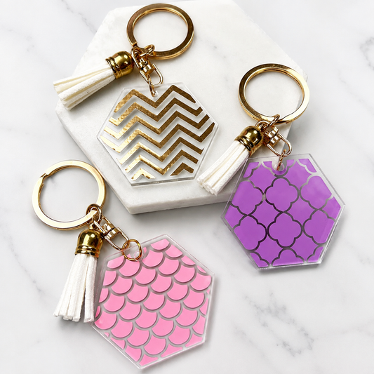 Porte-clés hexagonal en acrylique rose, violet et doré avec pompon, à personnaliser - EDISAMP
