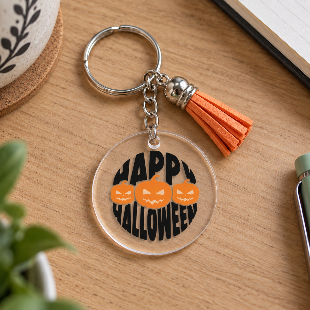Porte-clés acrylique transparent Happy Halloween avec citrouilles et pompon orange