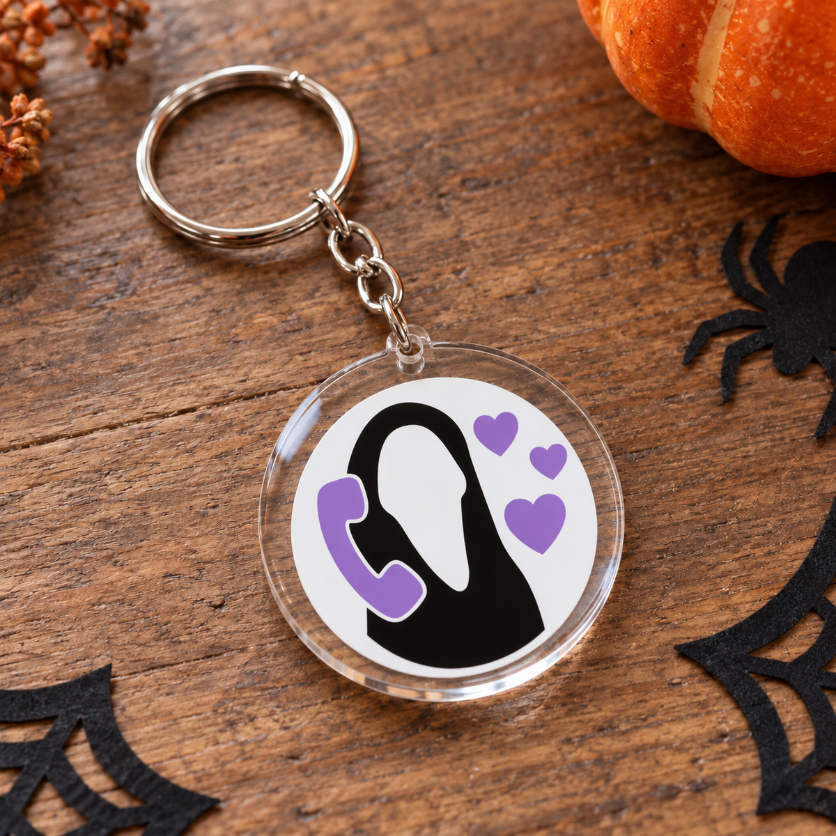 Porte-clés Halloween rond en acrylique silhouette au téléphone avec cœurs violets