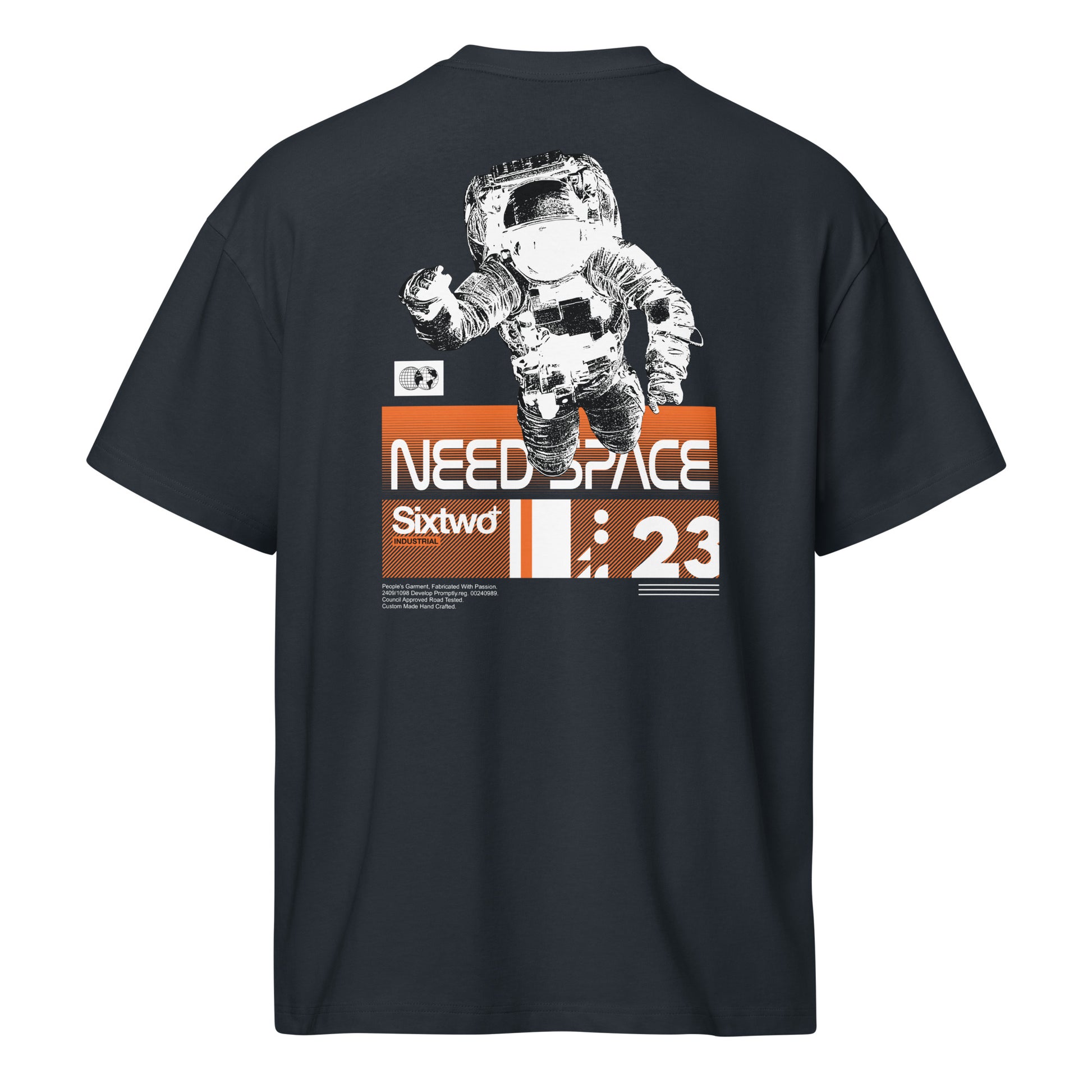 T-shirt Need Space astronaute bleu marine dos - grand imprimé