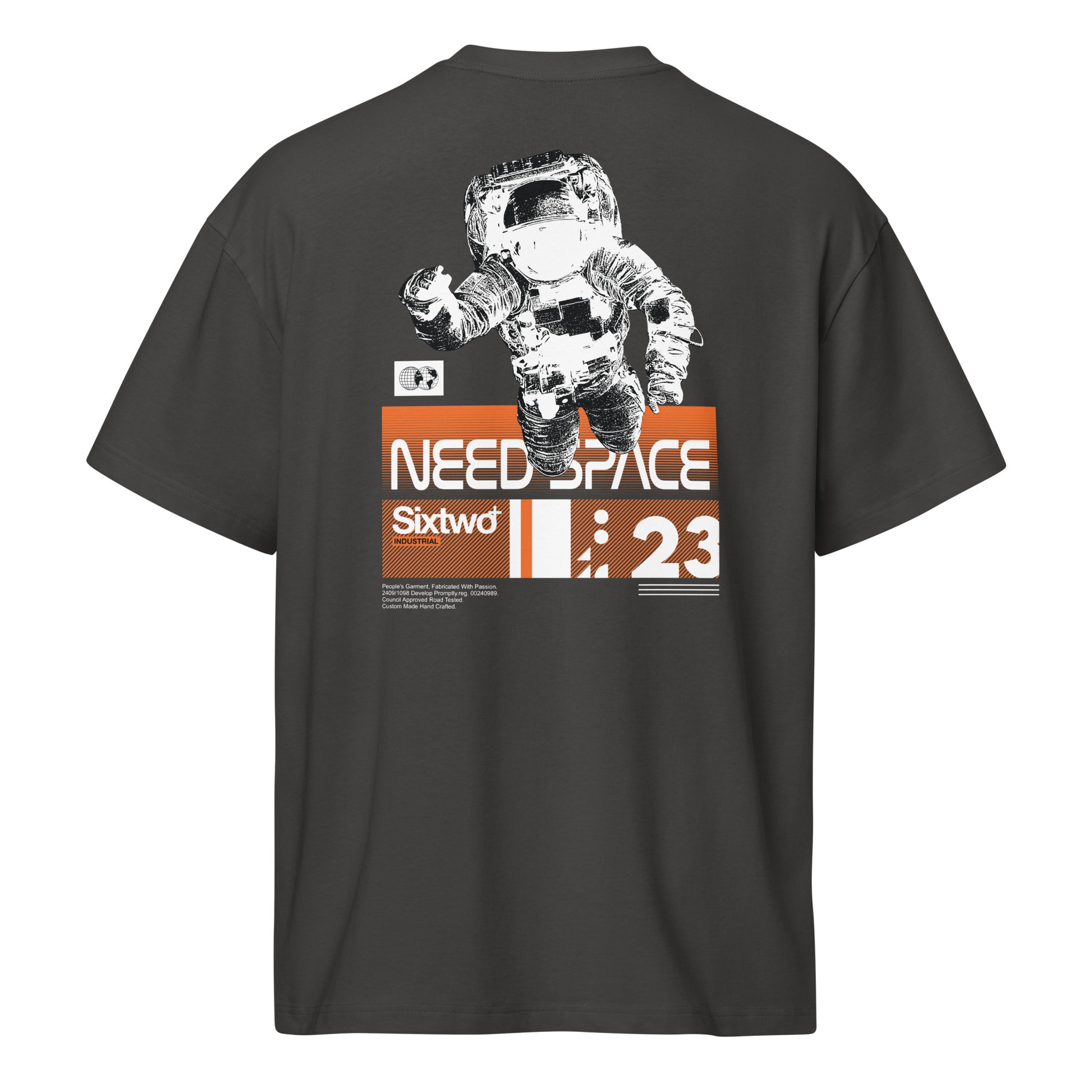 T-shirt Need Space astronaute noir vintage dos - grand imprimé