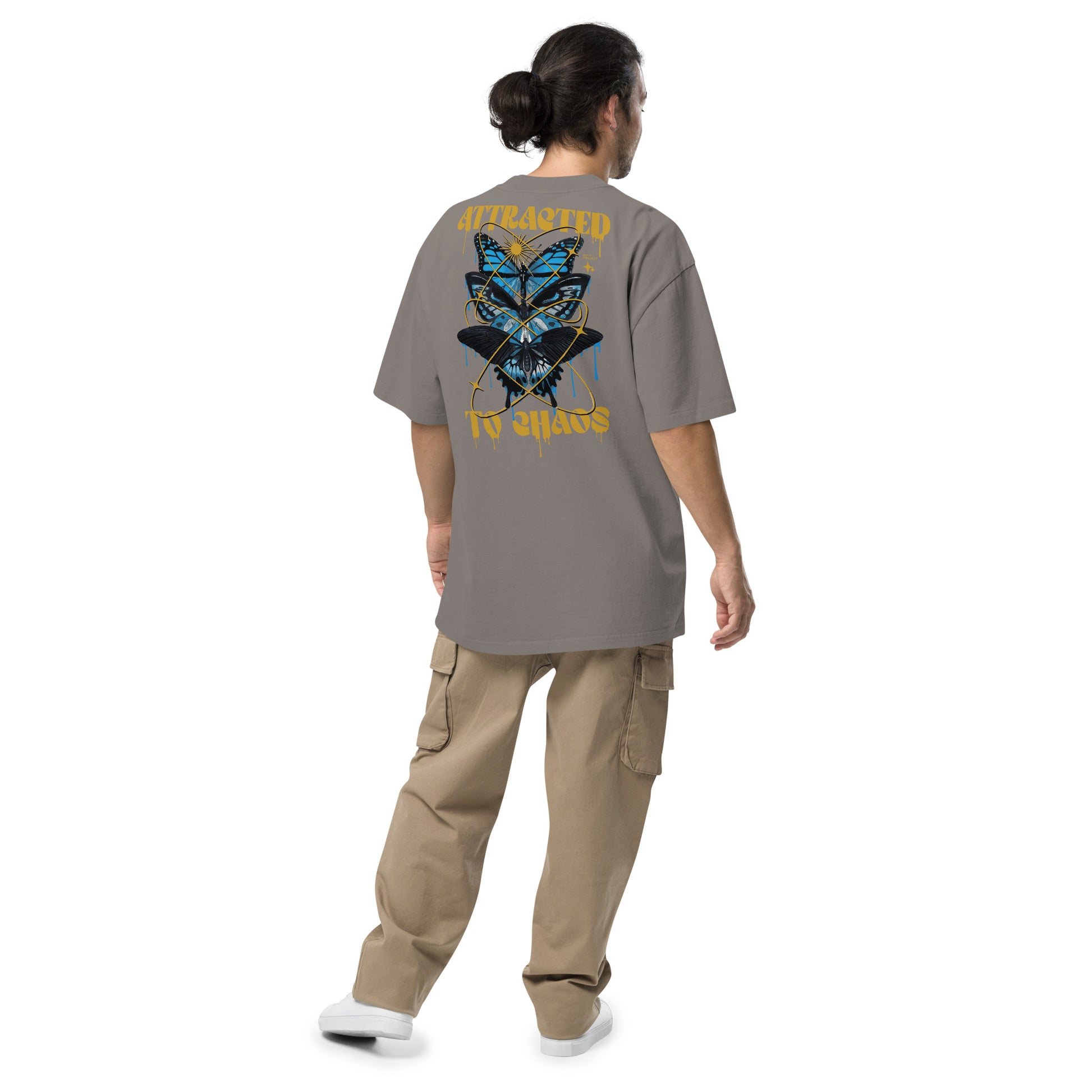 T-shirt oversize délavé Attracted to Chaos gris délavé dos - papillons dorés Attracted to Chaos