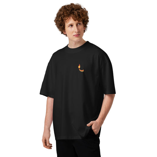 T-shirt oversize col montant Dragon de Feu noir vue de face - petite flamme imprimée sur la poitrine gauche