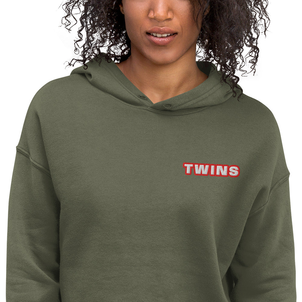 Sweat à capuche court Twins vert militaire - détail broderie